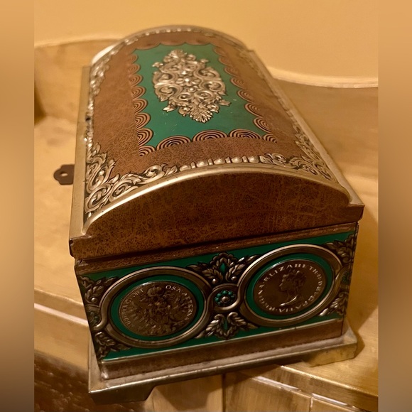 Vintage Blue Bird Tin - Picture 3 of 6